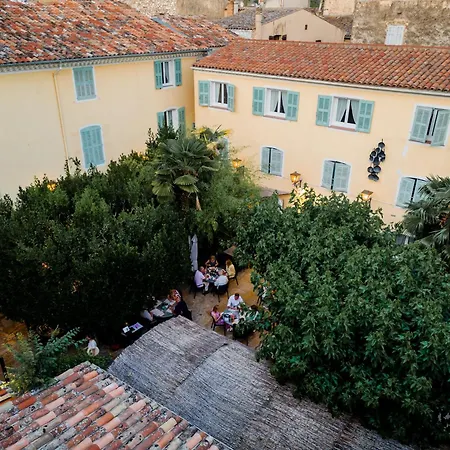 Hotel De La Tour *