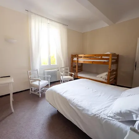 De La Tour Hotel