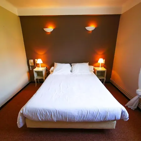 De La Tour Hotel *